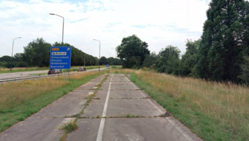 De betonbaan langs de provinciale weg N269.